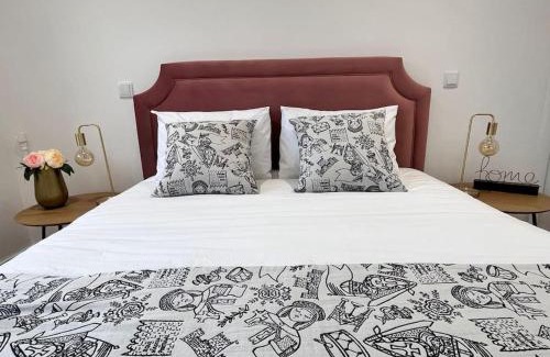 Guimaraes Apartment | Central Cunha's Apartment with Family-Friendly Amenities