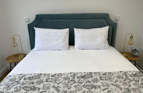 Guimaraes Apartment | Central Cunha's Apartment with Family-Friendly Amenities