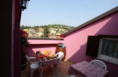 Borgo Trento Bed & Breakfast | Charming Bed & Breakfast CUORE DI GIULIETTA - Guest Rated 8.7