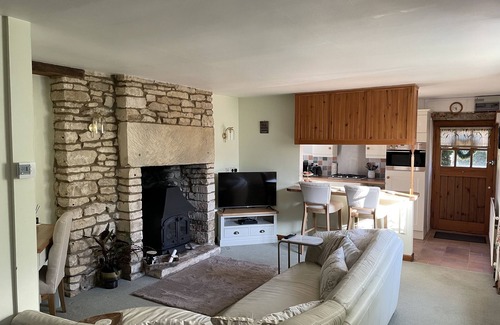 Nailsworth Cottage | Perfect Getaway at Cupcake Cottage in the Cotswolds