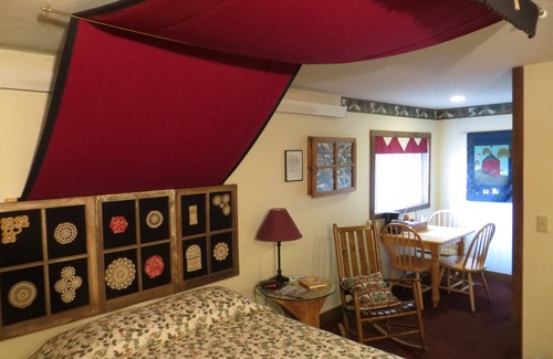 Mason City Bed & Breakfast | Guest Rated 9.8: Cupola Inn Bed & Breakfast with Hot Tub