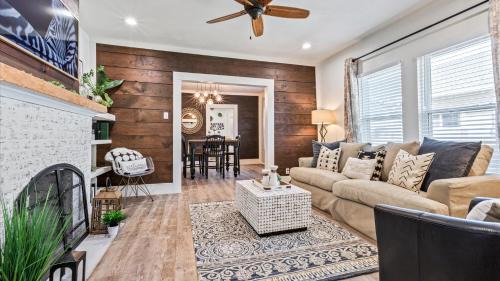 Waco Apartment | Ideal Cottage Near Silos, Zoo & Baylor - Family Friendly