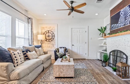 Waco Apartment | Ideal Cottage Near Silos, Zoo & Baylor - Family Friendly