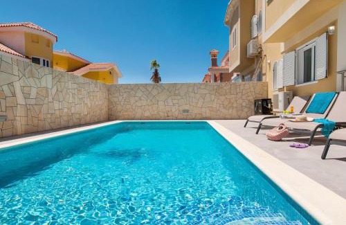 Sonnenland Villa | Inviting Curie Hotel with Pool & Ocean View by VillaGranCanaria