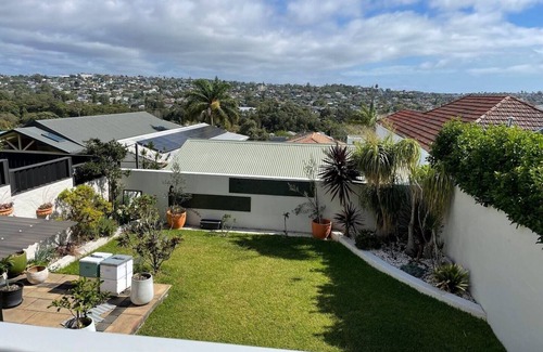 Curl Curl Cottage | Family-Friendly Curl Curl Beach Cottage Retreat Awaits You