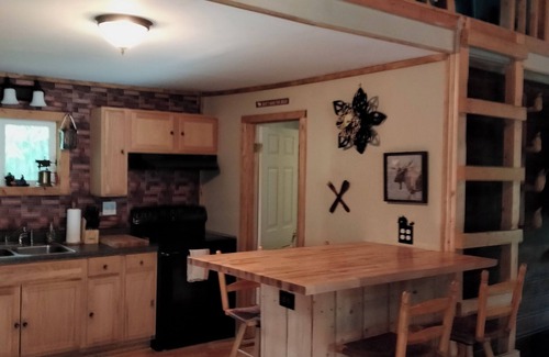 Center Ossipee Cottage | Curl up and unwind: The perfect fall foliage escape! Bonus free early check in!
