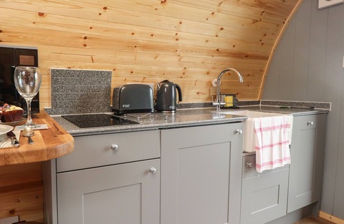 Knott End-on-Sea Cottage | Romantic Getaway at Curlew Corner with Hot Tub in Lancaster