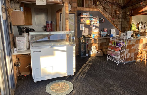 Sekiu House | Enjoy Oceanfront Comfort at Curley's Motel with Kitchenette