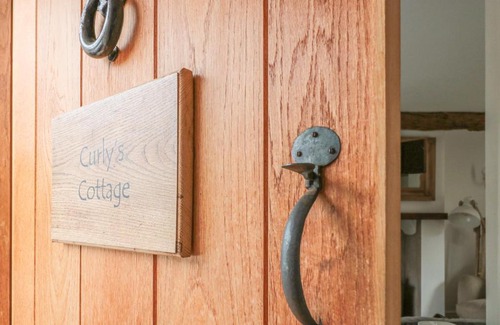 Much Wenlock House | Experience Elegance at Curly's Cottage - Guest Rated 10/10