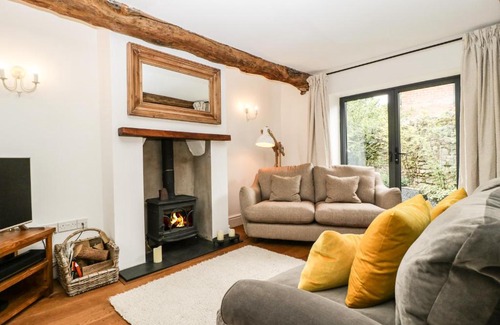 Much Wenlock House | Experience Elegance at Curly's Cottage - Guest Rated 10/10
