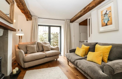 Much Wenlock House | Experience Elegance at Curly's Cottage - Guest Rated 10/10