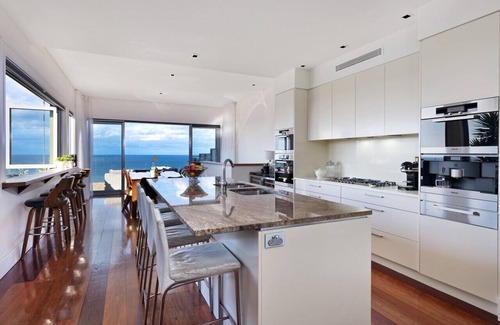 North Curl Curl House | Oceanfront Bliss at Curly Sunrise - Perfect for Families