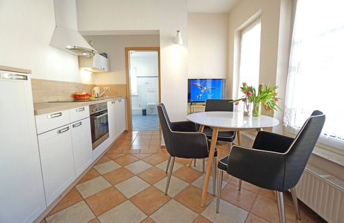 Ahlbeck Apartment | Discover Uns Hüsung: Oceanfront Oasis with Family Amenities