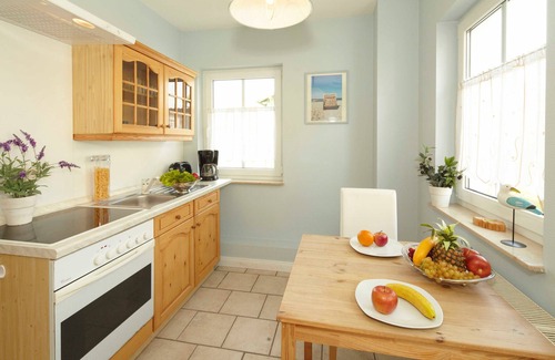 Ahlbeck Apartment | Experience Uns Hüsung: Oceanfront Bliss with Pool Access