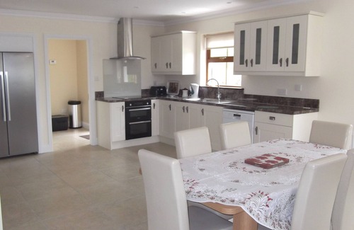 Adrigole House | Discover Curragh Heights: Year-Round Rentals and Ocean Views