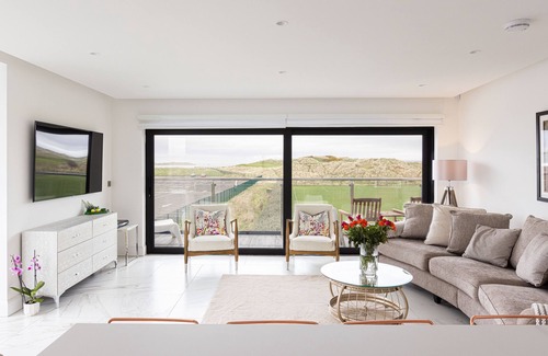Portrush Apartment | Oceanfront Curran Gate Apartments with Spa & Ocean Views
