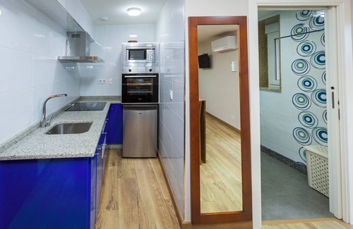 Tourinan Apartment | Oceanfront Curras Touriñan Apartment with Pool & Spa