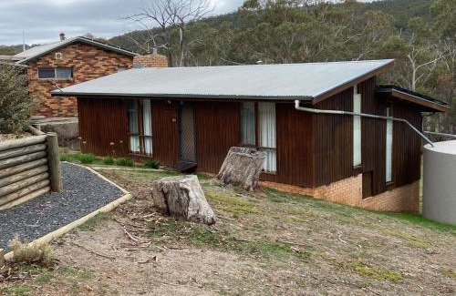 Anglers Reach House | Welcoming Currawong Cottage: Family-Friendly Retreat