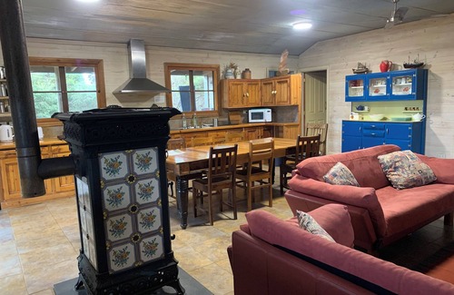 Newland Cottage | Relaxing Currawong Cottage with Spa & Ocean Views