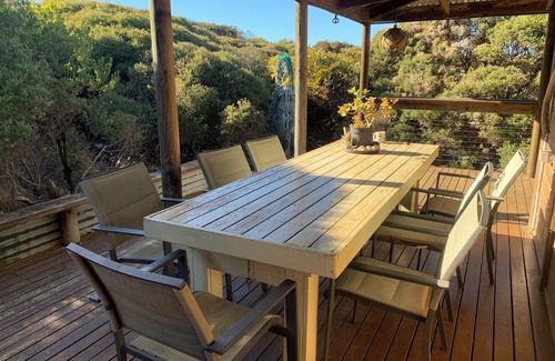 Newland Cottage | Relaxing Currawong Cottage with Spa & Ocean Views