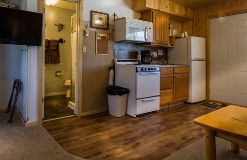 Rice Lake Cabin | Experience Comfort at Curriers Lakeview Lodge - Rated 9.2/10