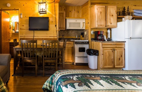 Rice Lake Cabin | Experience Comfort at Curriers Lakeview Lodge - Rated 9.2/10