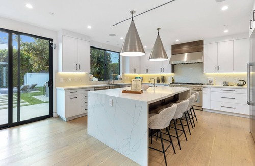 Melrose Villa | Discover Curson Modern: A 4-Star Retreat with Pool & Spa
