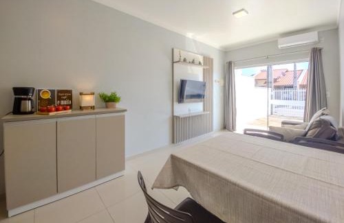 Praia da Armacao do Itapocoroi Apartment | Perfect Getaway at Curta Praia da Armação - Casa Tulipa