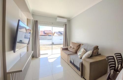Praia da Armacao do Itapocoroi Apartment | Perfect Getaway at Curta Praia da Armação - Casa Tulipa