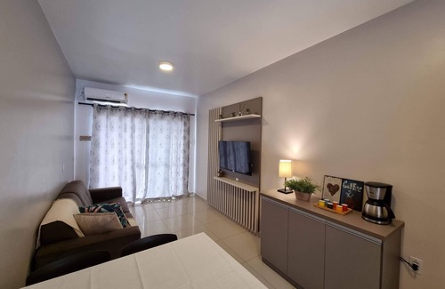 Praia da Armacao do Itapocoroi House | Pet-Friendly Retreat at Curta Praia de Armação - Casa Violeta
