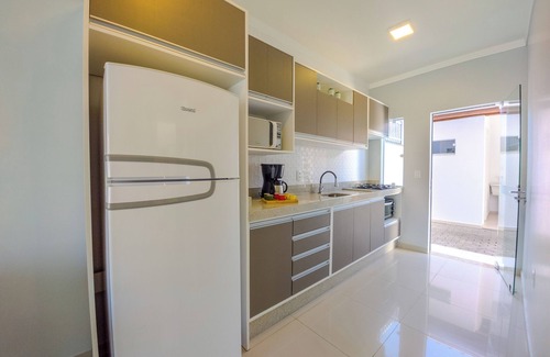 Praia da Armacao do Itapocoroi House | Top-Rated Casa Girassol at Curta Praia de Armação
