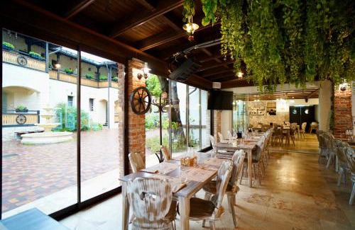 Hunedoara House | Discover Curtea Veche: Highly Rated with Family Amenities