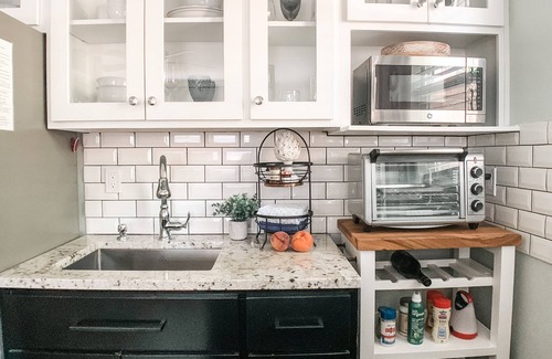 Mountainview House | Oceanfront Escape at Curtis Studio Guesthouse - 10/10 Rated
