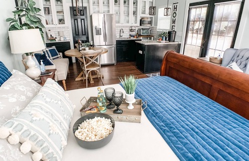 Mountainview House | Oceanfront Escape at Curtis Studio Guesthouse - 10/10 Rated