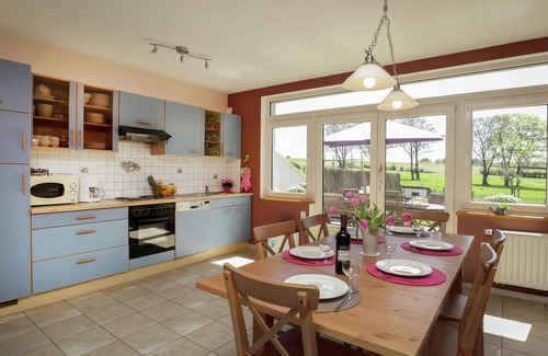 Tenneville House | Inviting Holiday Home with Fenced Garden & Great Amenities