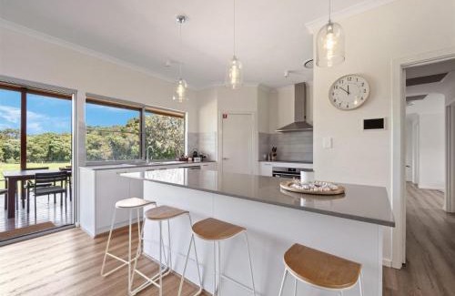 Burnside House | Unwind at Cusmano Retreat - Contemporary Rural Homestay