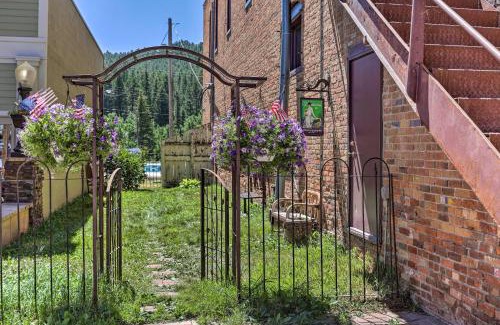 Custer Apartment | Pet-Friendly Custer Apt: Shop, Dine & Hike with 9.8 Rating