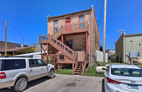 Custer Apartment | Pet-Friendly Custer Apt: Shop, Dine & Hike with 9.8 Rating