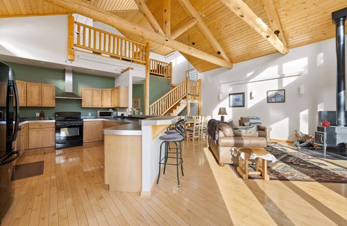Custer House | Experience Custer Cabin: Family-Friendly Retreat with Spa