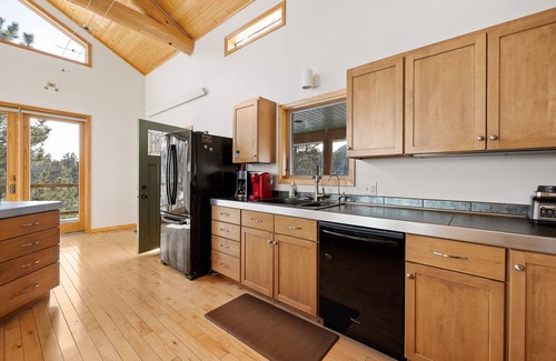 Custer House | Experience Custer Cabin: Family-Friendly Retreat with Spa