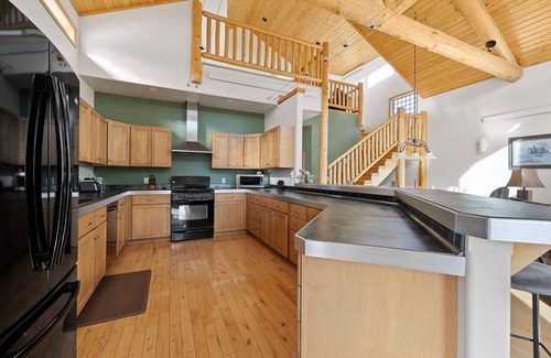 Custer House | Experience Custer Cabin: Family-Friendly Retreat with Spa