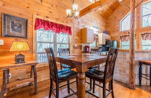 Helen Cabin | Experience a Cozy Cabin Retreat with Hot Tub & Sauna
