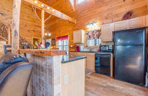Helen Cabin | Experience a Cozy Cabin Retreat with Hot Tub & Sauna