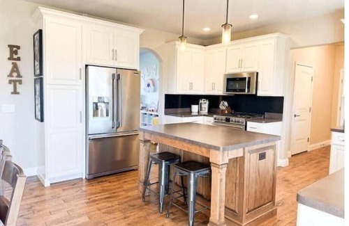 Palmyra House | Custom Built Retreat Near Hershey Park - Top Guest Rated