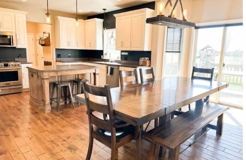 Palmyra House | Custom Built Retreat Near Hershey Park - Top Guest Rated