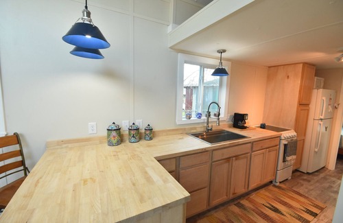 Montopolis House | Modern Home Near Downtown with Fenced Yard & Spa Access