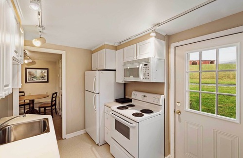 Millboro Springs House | Idyllic Home on 165-Acre Farm with River Access & Pool