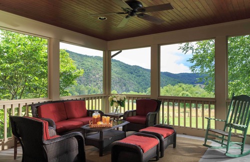 Millboro Springs House | Idyllic Home on 165-Acre Farm with River Access & Pool