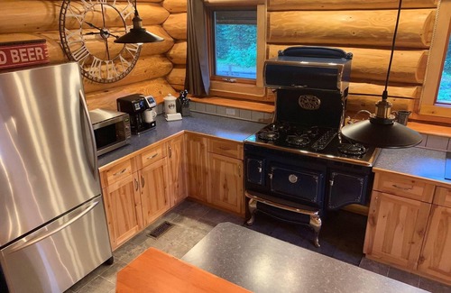 Logan Lake House | Idyllic Log Home Retreat Near Scenic Lakes - 10/10 Rating