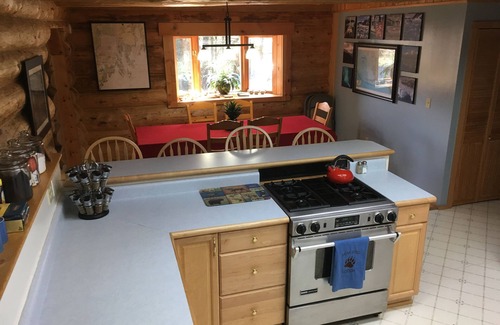 Seward House | Cozy Log Home with Spa & Hot Tub, Just Minutes from Seward